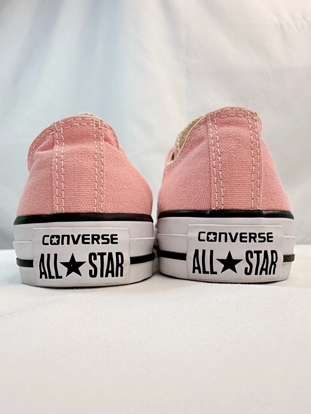 Converse All Star Low Top Sneakers Women’s 5/Men’s 3 (Salmon) Pink Canvas NWOT